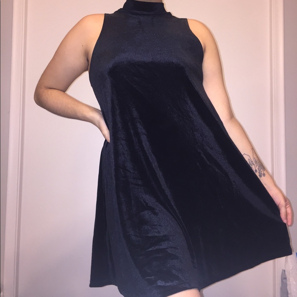 BLACK VELVET TURTLENECK DRESS